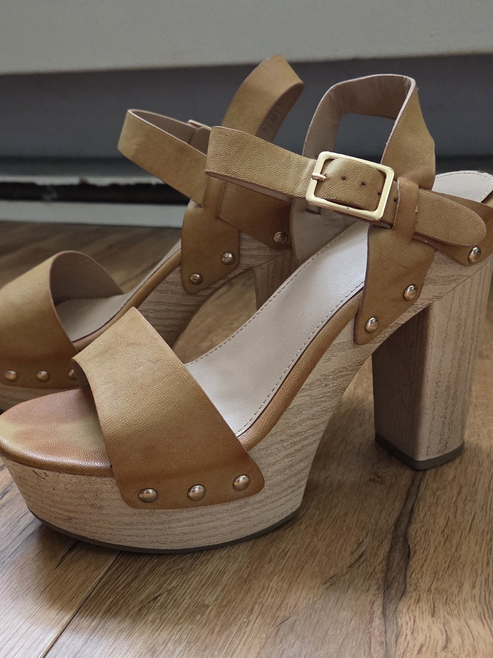 Women’s Call It Spring Tan Suede Platform Heel Sandals with Buckle Strap Size 9 - Picture 2 of 6